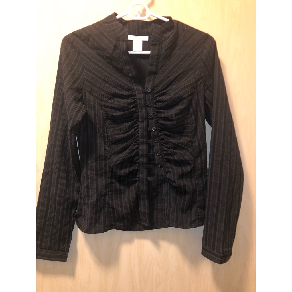 Black Button Loop Closure Top